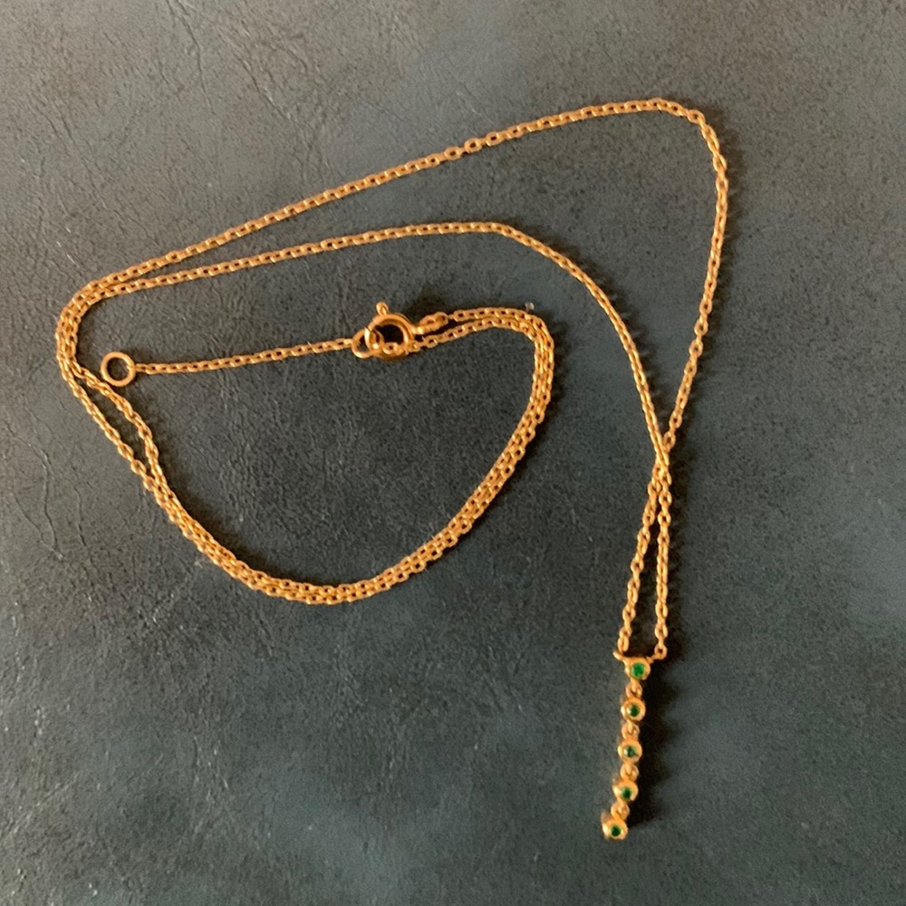 Bezel emerald necklace